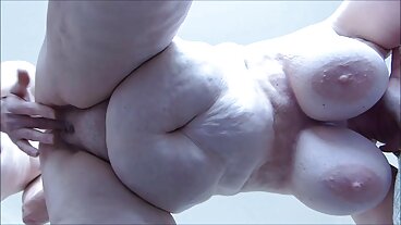 Buttplug Bunny Avi Love АНАЛИЗИРАНО секс стари бабички