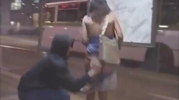 Пени Пакс е секс бабички нахална колежка с гигантски цици