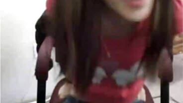 Ашли Андерсън получава баба порно палав масаж