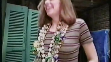 Адриана баби за секс плаща на Гаркон 1000 долара, за да я отбие настрани!