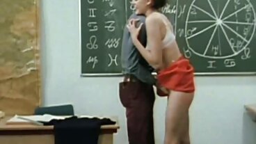 ButtBunny нарушава патента порно със стари бабички BangBike на г-н Гарисън!