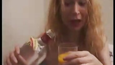 Две MILFs с огромни цици чукат късметлия порно с баби