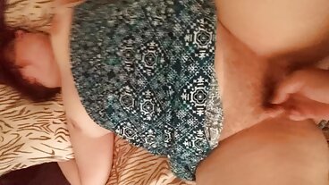 Джулия се киска след прецакане секс баба и внук