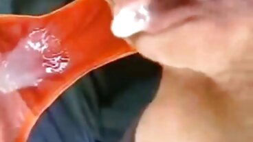 Оргазмичният следобед на усмихнатата порно със баби мадама Лиз Джордан с играчки и член