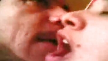 Ксандър нахлува в стегнатото дупе порно секс баби на блондинката преди да отиде на мисия