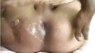 Yoga Chick има страхотни секс с баба извивки и иска член!