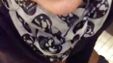 Ела баба порно Хюз се напряга с този огромен черен член на Мандинго